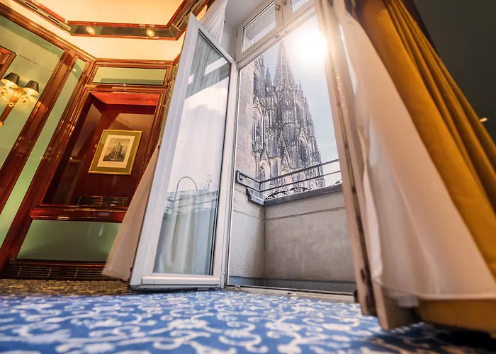 إكسيلسيور إيرنيست أم دوم كولونيا