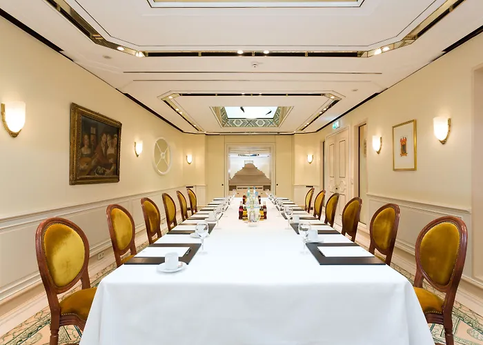 إكسيلسيور إيرنيست أم دوم فندق