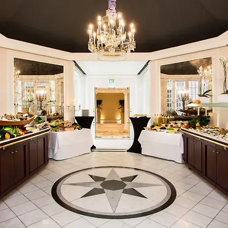 فندق إكسيلسيور إيرنيست أم دوم