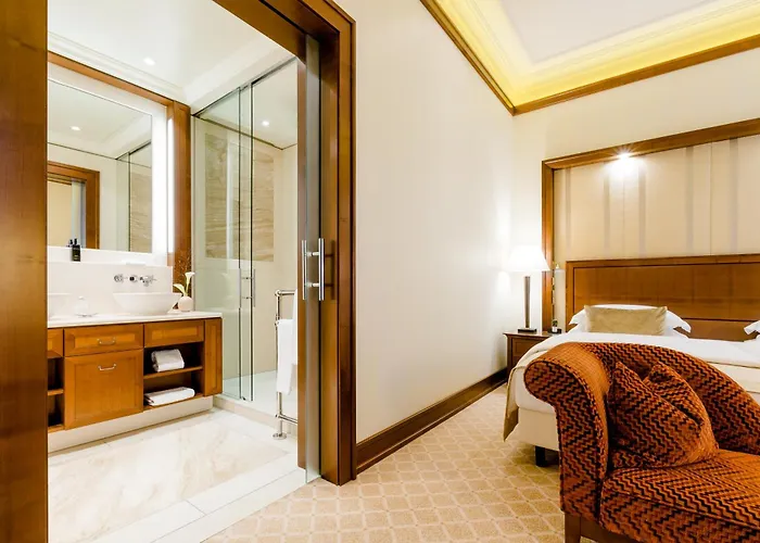 Hotel Excelsior Ernst Am Dom 5*